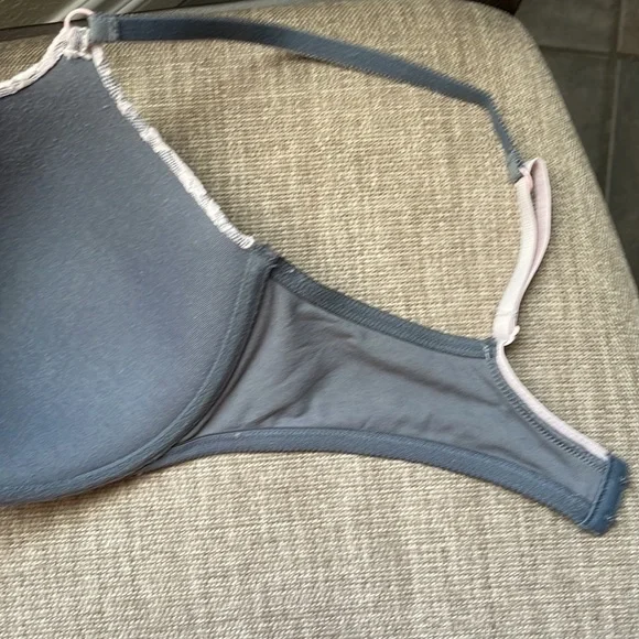 36D Victoria’s Secret LINED PERFECT COVERAGE bra. - Picture 6 of 7